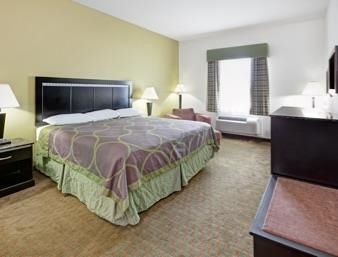 Super 8 By Wyndham Laporte La Porte Phòng bức ảnh
