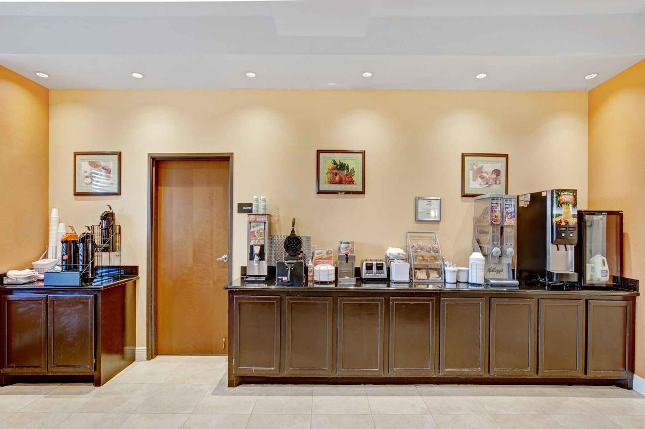 Super 8 By Wyndham Laporte La Porte Ngoại thất bức ảnh