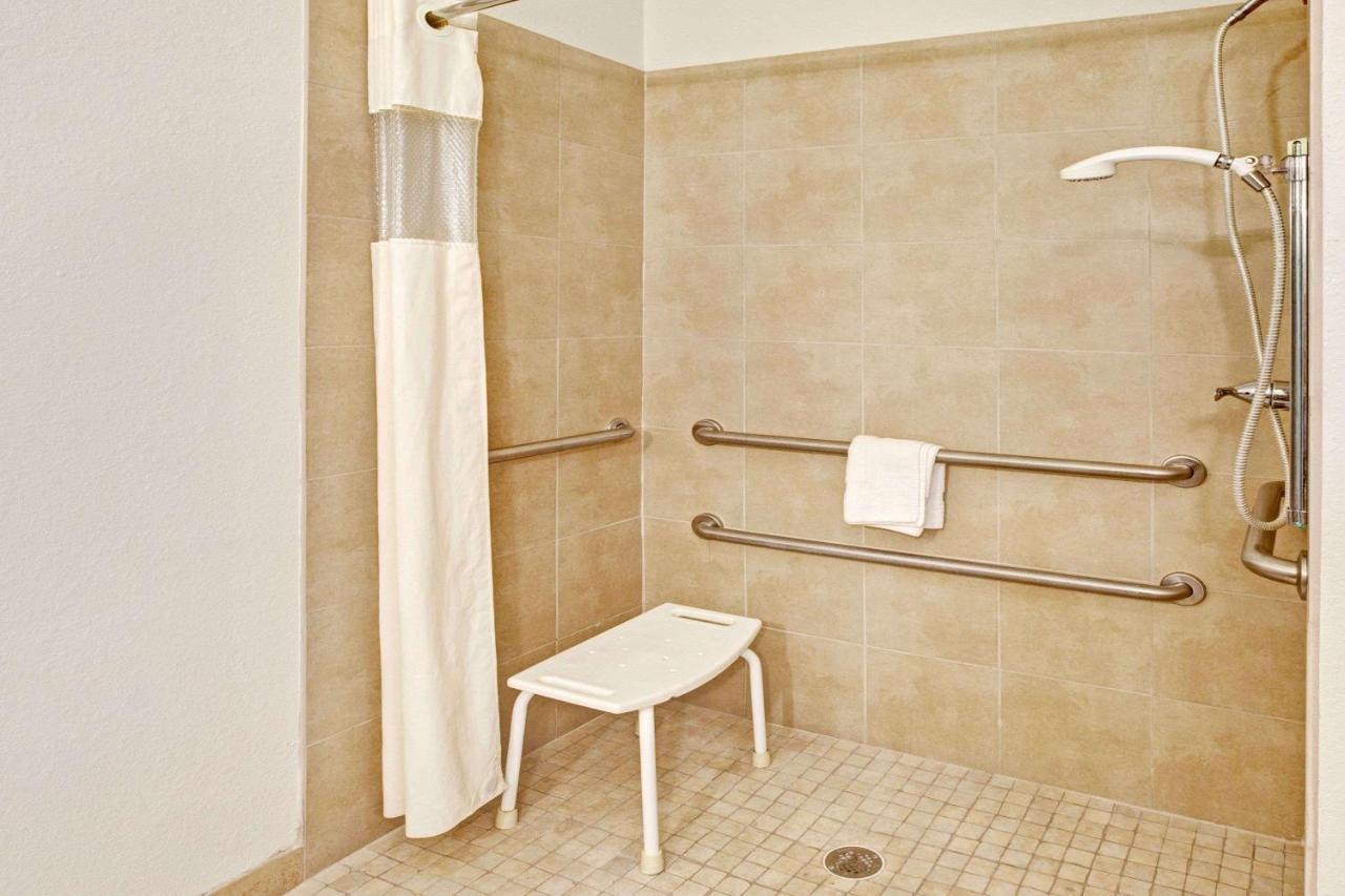 Super 8 By Wyndham Laporte La Porte Ngoại thất bức ảnh