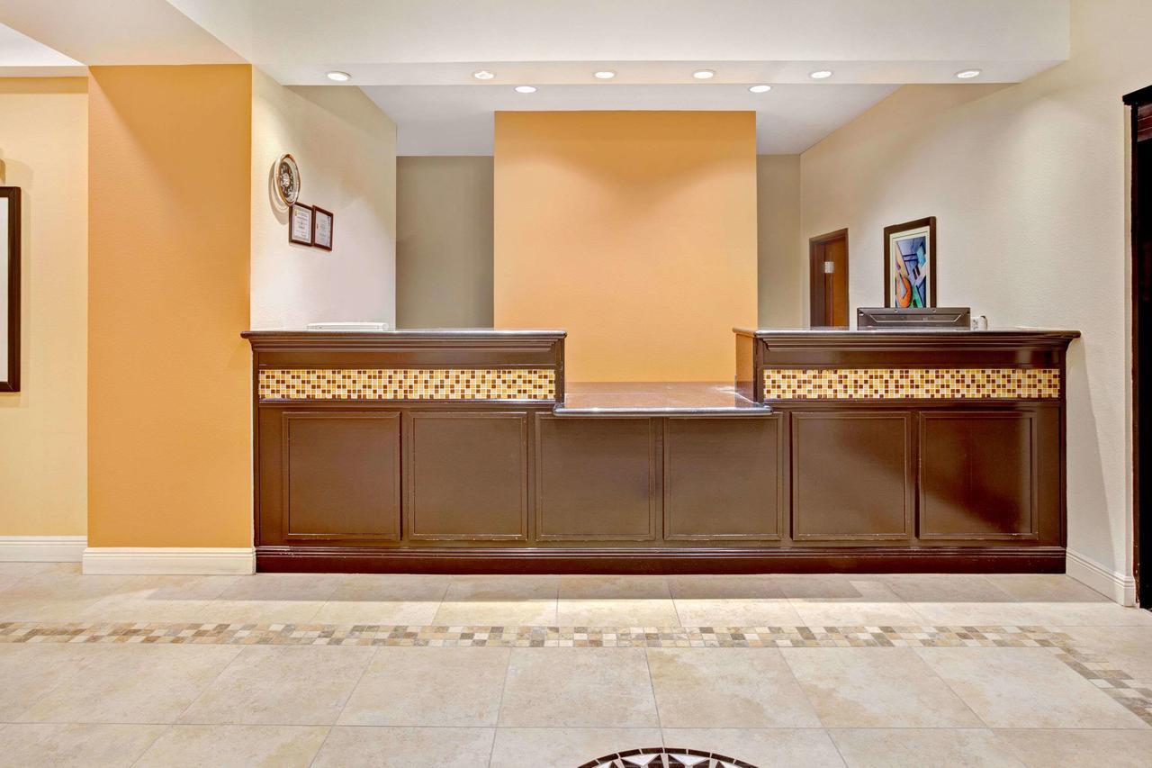Super 8 By Wyndham Laporte La Porte Ngoại thất bức ảnh